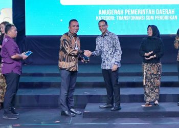 Piagam penghargaan anugerah merdeka belajar tersebut diserahkan langsung oleh Menteri Pendidikan, Kebudayaan, Riset dan Teknologi (Kemendikbudristek) Republik Indonesia Nadiem Anwar Makarim, kepada Pj Wali Kota Sabang Reza Fahlevi, di Yogyakarta, Senin (29/5/2023).