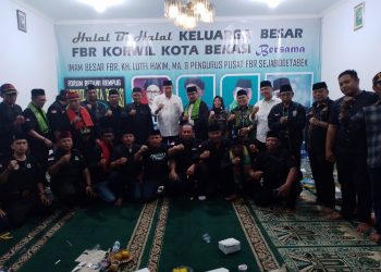 Halal Bi Halal Keluarga Besar FBR Koordinator Wilayah ( KORWIL) Kota Bekasi,bersama Imam Besar FBR KH.Lutfi Hakim,MA serta Pengurus Pusat FBR Sejabodetabek dan juga Para Pimpinan dari 46 Gardu yang ada di Kota Bekasi (foto : Mitrapolri.com)