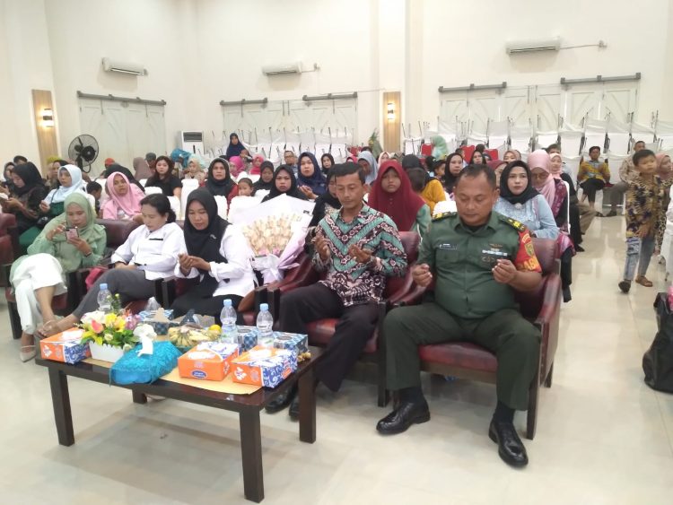 Peltu Dadang Djuanda Babinsa Kel Srimulya Koramil 418-08/Sako Kodim 0418/Palembang turut menghadiri acara perpisahan dan Pelepasan Siswa Kelas VI SD Negeri 247 Palembang