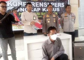 Seorang mantan kepala (kades) desa Air Putih Ilir, Kecamatan Plakat Tinggi, Kabupaten Muba, bernama Neli Karnedi (41), ditangkap polisi