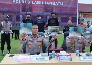 Sat Reskrim Polres Labuhanbatu menangkap Kepala Sekolah MTDA berinisial PH alias Aseng yang mencabuli sembilan siswanya di Kabupaten Labuhanbatu.