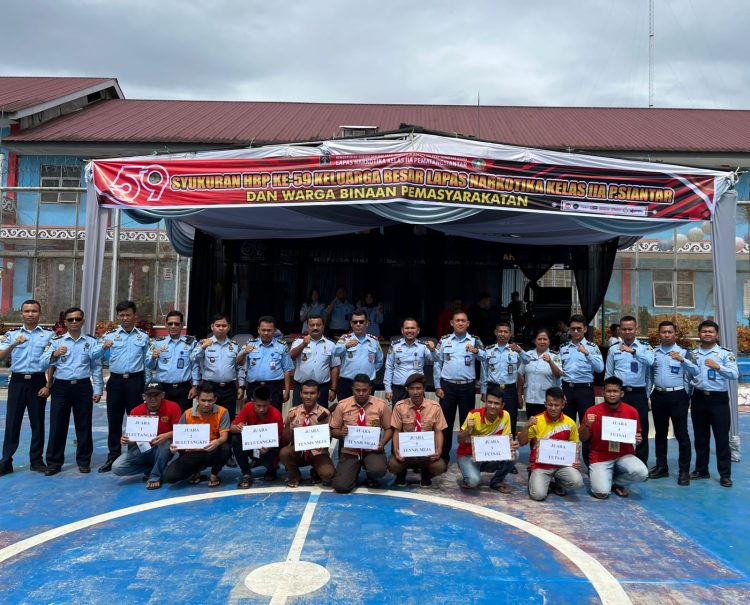 Keluarga besar Lembaga Pemasyarakatan (Lapas) Narkotika Kelas IIa Pematangsiantar menggelar acara syukuran Hari Bhakti Pemasyarakatan (HBP) ke-59 bersama warga binaan