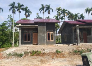 Pembangunan Rumah Mantan Kombatan disabang telah terbengkalai dan terkesan dibangun asal-asalan tidak sesuai spek kontrak kerja.