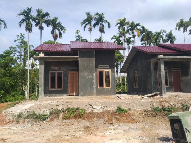 Pembangunan Rumah Mantan Kombatan disabang telah terbengkalai dan terkesan dibangun asal-asalan tidak sesuai spek kontrak kerja.