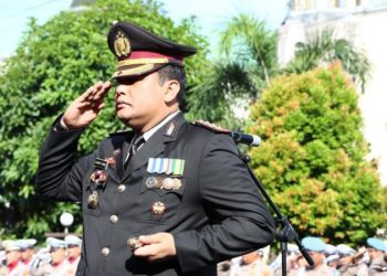Sebagai Inspektur Upacara Kapolresta Manado Kombes Pol Julianto P. Sirait, S.H.,S.I.K didampingi Wakapolresta Manado AKBP Faisol Wahyudi, S.I.K dan diikuti oleh Para PJU, Personel Polresta Manado dan ASN