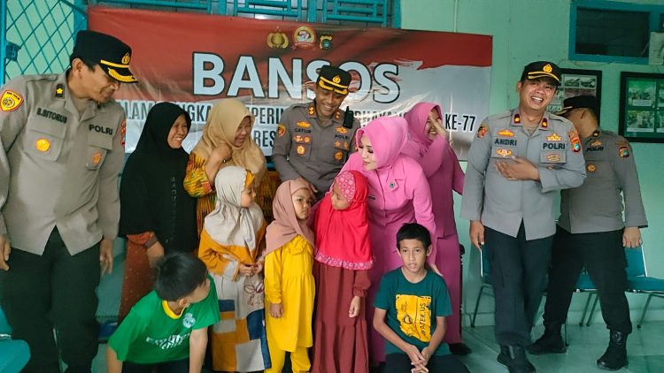 Polres Bangka Barat yang dipimpin langsung oleh Kapolres Bangka Barat AKBP catur Prasetyo SIK memberikan bantuan sosial salah satunya panti asuhan Aisyiyah. Jumat. (02/06/2023)
