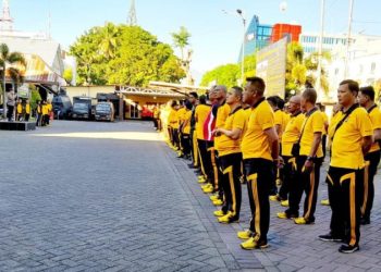 Polresta Manado Melaksanakan Kegiatan olah raga jalan sehat bersama, dalam rangka menjaga dan memelihara stamina para personel Polresta Manado