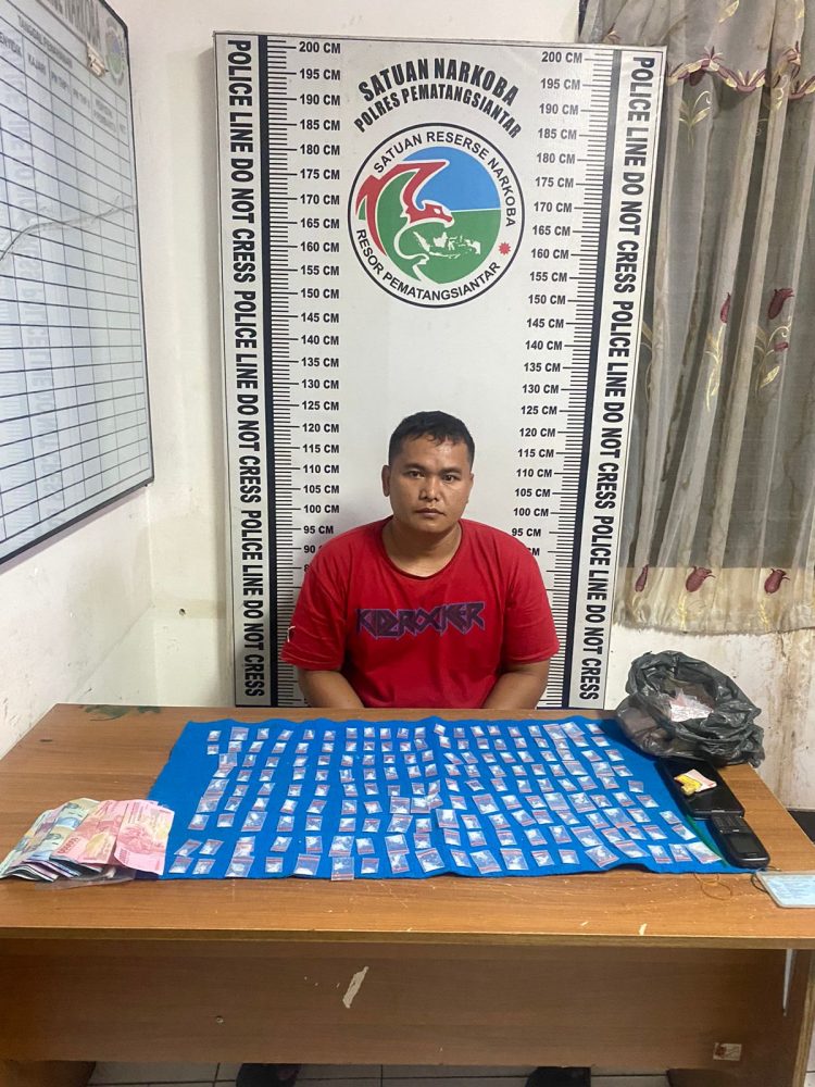Polman Pangaribuan (32) berhasil ditangkap personel Sat Narkoba Polres Pematangsiantar di Jalan Pdt J. Wismar Saragih, Kelurahan Tanjung Pinggir, Kecamatan Siantar Martoba, Kota Pematangsiantar, Kamis (01/06/2023) sore sekira pukul 15.00 Wib.