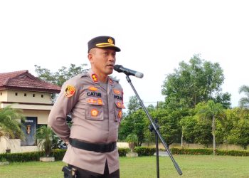 Kapolres Bangka Barat AKBP Catur Prasetiyo SIK memimpin pelaksanaan apel pagi jam Pimpinan serta memberikan arahan dan bimbingan kepada seluruh personel Polres Bangka Barat. Senin (05/06/2023)