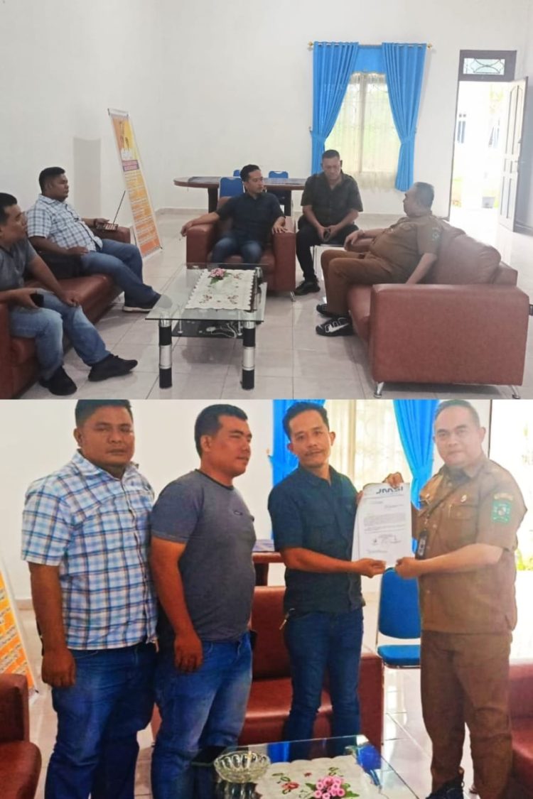 Pengurus Cabang Jaringan Media Siber Indonesia (Pengcab JMSI) Simalungun menyerahkan Surat Keputusan (SK) kepengurusan ke Pemkab Simalungun melalui Dinas Komunikasi dan Informatika (Kominfo), Senin (5/6/2023)