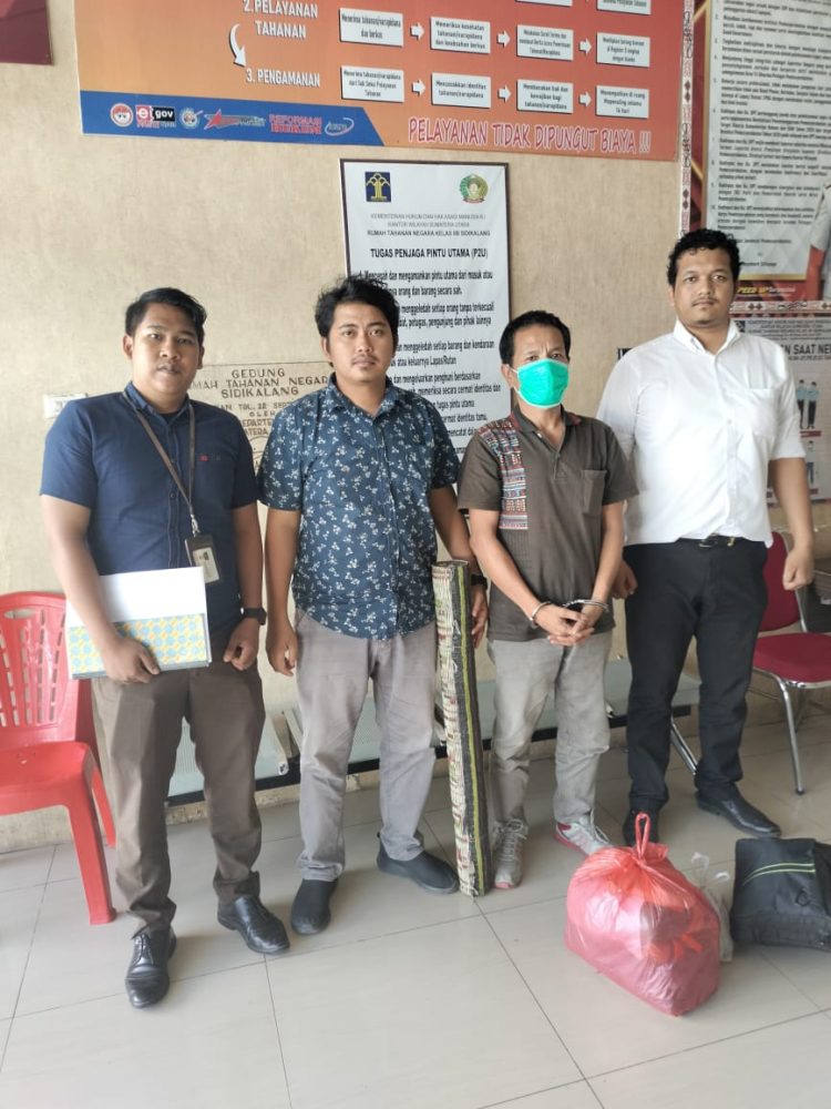 Pelimpahan tersangka dan barang bukti ke Kejaksaan Negeri Dairi pada hari Senin 5/6/ 2023, perkara dugaan tindak pidana pemerasan (aksi premanisme) yang ditangkap pada hari senin 08/03/23 pukul 15.00 wib di jalan SM. Raja tiga baru Desa Huta usang kecamatan Pegagan Hilir Kabupaten Dairi