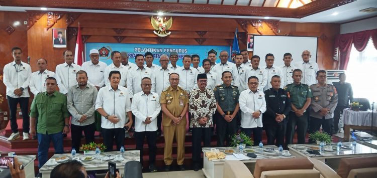 Pengurus Persatuan Wartawan Indonesia (PWI) dan Ikatan Keluarga Wartawan Indonesia (IKWI) Kota Lhokseumawe di lantik, dengan masa bakti 2023 -2026 di aula Kantor Walikota Lhoksemawe.