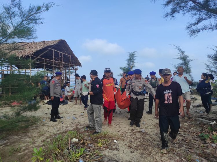Sat Polairud bersama tim gabungan berhasil menemukan Jonatan ( 15 ), warga Kampung Sawah, Kelurahan Tanjung, Kecamatan Mentok yang hilang terseret arus pada Selasa 06 /Juni 2023 kemarin
