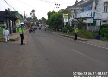 Satuan Lalu Lintas Polres Penukal Abab Lematang Ilir (PALI) menggelar kegiatan strong point dengan melakukan penjagaan dan pengaturan lalu lintas di 5 titik rawan lakalantas, kemacetan, pusat keramaian yang ada di wilayah hukum Polres PALI, Rabu (07/06/2023).