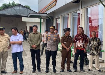 Kapolres Bangka Barat AKBP Catur Prasetiyo SIK menghadiri acara penutupan TNI Manunggal Membangun Desa (TMMD) Ke - 116 TA. 2023 di yang berlokasi di Desa Tebing Kec. Kelapa Bangka Barat