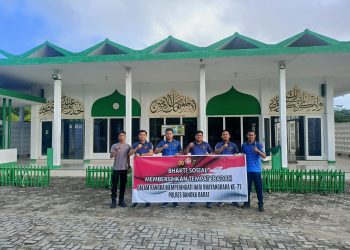 Polres Bangka Barat mengadakan kegiatan bakti sosial (Baksos), termasuk membersihkan rumah rumah ibadah.