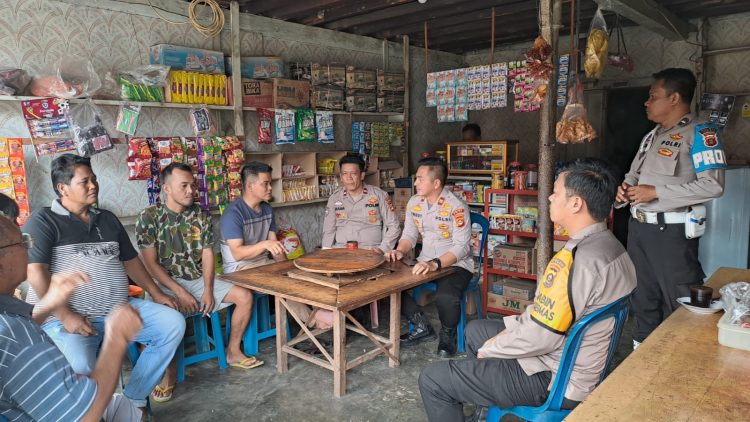 Polsek Penukal Utara melakukan Kegiatan Jumat Curhat Yang dipimpin langsung oleh Kapolsek Penukal Utara IPTU Fredy Franse Triwahyudi. SH bersama Kanit Binmas Aipda DHANA, S.