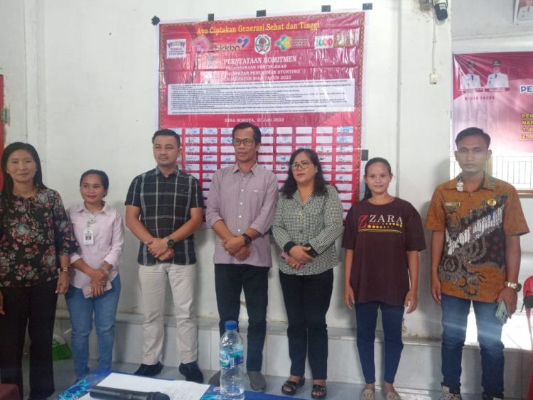 Kepala Desa Sohoya Talimano Buulolo saat menyampaikan laporan pada pelaksanaan rembug stunting yang dilaksanakan didesanya, Sabtu (10/6/2023).
