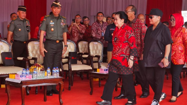 Ketua Umum DPP PDI Perjuangan Prof. Dr. (HC) Megawati Soekarnoputri meresmikan Kapal Rumah Sakit Terapung Laksamana Malahayati dan Kapal Kesehatan Rakyat