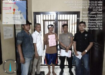 Salah satu wartawan harian SIB (Sinar Indonesia Baru) telah melaporkan penikaman saudara kandungnya di Polsek Sirombu dan telah di proses hingga tersangka telah di tahan
