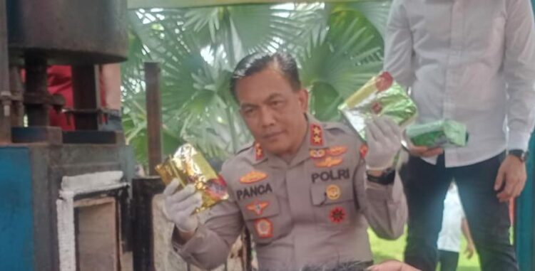 Kapolda Sumut Irjen Pol RZ Panca Putra Simanjuntak pimpin pemusnahan barang bukti narkoba yang dihadiri Komisi III DPR RI dan Kajatisu Idianto SH. MH, Kamis (15/6/2023) di Mapolda Sumut