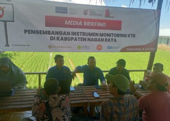 The Aceh Institute Gelar Media Briefing bersama Wartawan Nagan Raya di salah satu Warung Kopi Gampong Lueng Baro Kecamatan Suka Makmue