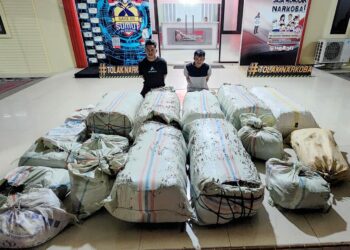 Ditresnarkoba Polda Sumut berhasil tangkap dua warga Aceh, pengedar narkoba jenis ganja di Jalan Kabanjahe - Merek, Bandar Tongging, Kecamatan Tigapanah, Kabupaten Karo, Rabu (7/6/2023). (Foto Dok/ Polda Sumut)