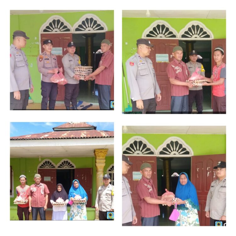 Jajaran personel Polsek Parongil Dairi melakukan giat bakti sosial (Baksos) ke Pengurus Jemaat Masjid AR-RAHNAN yang diterima langsung Oleh Pengurus Masjid AR-RAHNAN Bapa SUPRIADI. Sabtu, (17/6/2023).