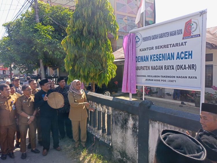 PJ Bupati Nagan Raya Fitriany Farhas melakukan peresmian operasional Kantor Dewan Kesenian Aceh (DKA) kabupaten Nagan Raya