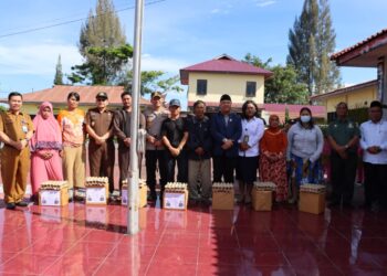 Polres Dairi melaksanakan gelar Kegiatan Bulan Bakti dengan memberikan Paket Sembako dan kursi roda kepada masyarakat serta melakukan kegiatan bakti sosial kebersihan. Senin 19-06-2023