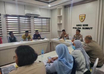 Tim Panitia Seleksi Polda Sumut membeberkan transparansi penerimaan terkait laporan enam casis Polwan di Mapolda Sumut, Selasa (20/6/2023). (Foto Dok/ Polda Sumut)