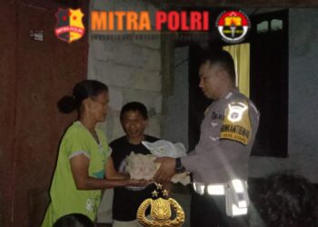 Salah satu KK yang dikunjungi di RT 006/RW 003, atas nama Yoseph G. Ani Teme yang anaknya mengalami stunting dan sekaligus memberikan bantuan makanan tambahan untuk anak stunting berupa telur 1 rak dan susu 1 renteng atau 1 lusin