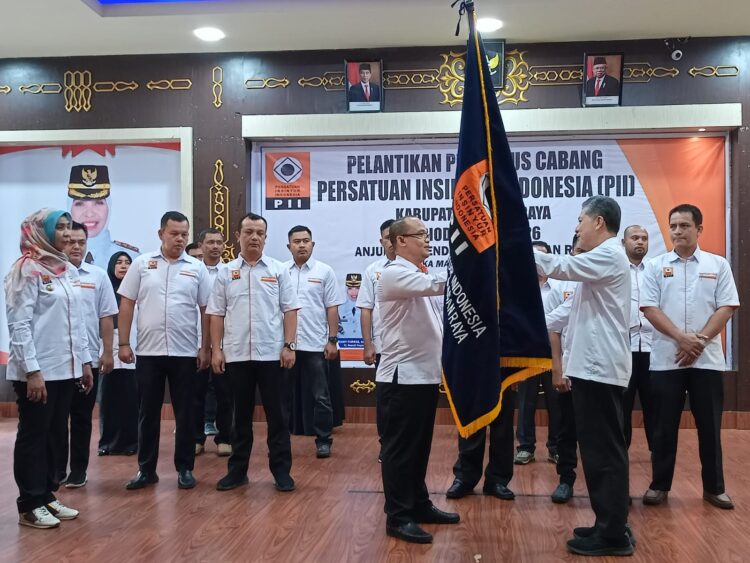 Ketua Wilayah Persatuan Insyiur Indonesia (PII) Provinsi Aceh Prof. Dr. Ir. Marwan melantik pengurus Cabang Persatuan Insyiur Indonesia (PII) Kabupaten Nagan Raya