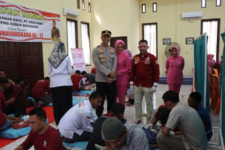 Polres Nagan Raya, Aceh melaksanakan kegiatan Bakti Kesehatan Sunatan Massal gratis dalam rangka memperingati Hari Bhayangkara ke-77 tahun 2023