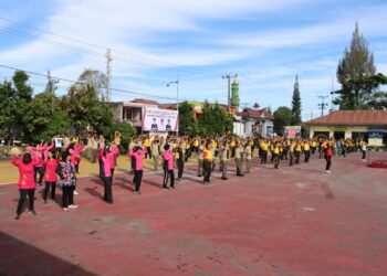 Polres Dairi Gelar Olahraga bersama bersama TNI-POLRI & Pemkab Dairi, Selasa Pagi (27-06-2023) berlokasi di Halaman Mapolres Dairi.