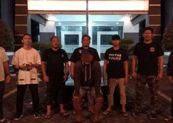 Tim Alpha Resmob On The Road (ROTR) Polresta Manado mengamankan seorang laki-laki terduga pelaku persetubuhan terhadap anak dibawah umur