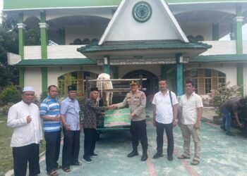 Kapolres Simalungun, AKBP Ronald F.C Sipayung, S.H., S.I.K., M.H., menyerahkan bantuan hewan qurban dalam rangka menyambut hari raya Idul Adha 1444 H/2023 M dan dalam semarak Hari Bhayangkara ke 77.