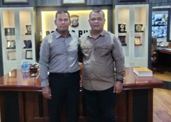 AKBP Hendrick Situmorang foto bersama Tumpal Manik