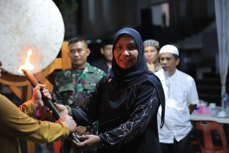 Penjabat (Pj) Bupati Kabupaten Nagan Raya, Fitriany Farhas, AP. S.Sos.,M.Si., melepas Pawai Takbiran yang diselenggarakan dalam rangka menyambut Hari Raya Idul Adha 10 Dzulhijjah 1444 Hijriyah/2023 M