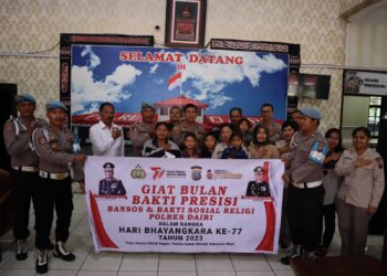Pemberian bantuan sosial kepada Astrilawati Jega Warga desa ujung baru tanjung beringin, kecamatan Sumbul Kabupaten Dairi, dalam rangka menyambut hari Bhayangkara Ke-77 tahun 2023.