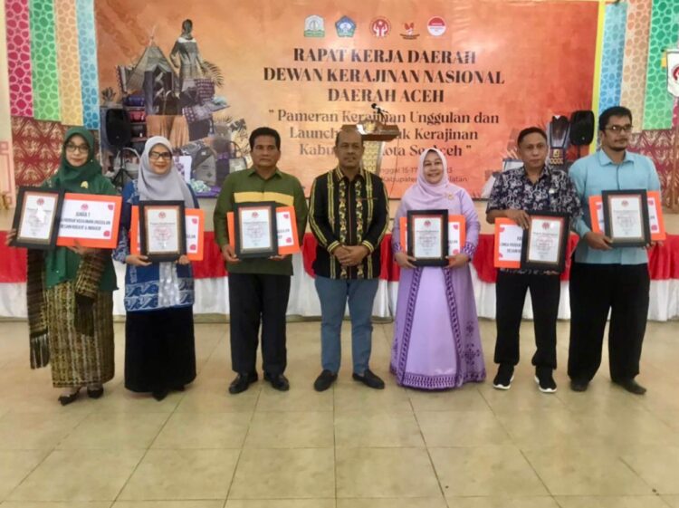 Dewan Kerajinan Nasional Daerah (Dekranasda) Kota Sabang berhasil menyabet dua penghargaan, pada Rapat Kerja Daerah (Rakerda) Dekranasda dan Pameran Kerajinan Unggulan Kabupaten/Kota Se-Aceh Tahun 2023.