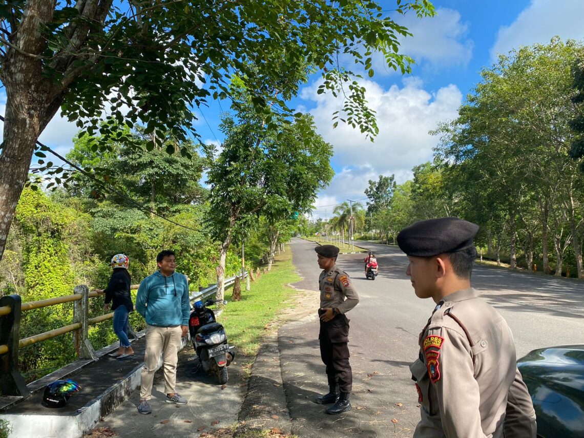 Personel Sat Samapta Polres Bangka Barat terus melaksanakan kegiatan Patroli dialogis siang dan malam, Minggu (09/07/2023).