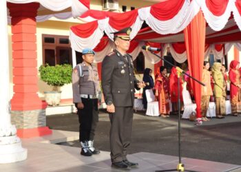 Kapolresta Deliserdang Kombes Pol Irsan Sinuhaji SIK, MH memimpin upacara HUT ke-77 Bhayangkara di Lapangan Apel Mapolresta Deliserdang, Sabtu (1/7/2023). (Foto Dok/Polresta DS)