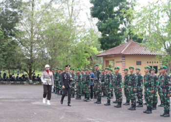 Upacara yang dipimpin oleh Kapolres Bangka Barat AKBP Catur Prasetiyo SIK ini diikuti oleh seluruh Forum Komunikasi Pimpinan Daerah (Forkopimda) Kabupaten Bangka Barat. Sabtu (01/07/2023).