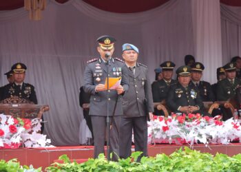 Kapolres Pematangsiantar AKBP Fernando SH S.I.K MH memimpin upacara HUT Bhayangkara ke-77 tahun 2023, di Lapangan Apel Polres Pematangsiantar