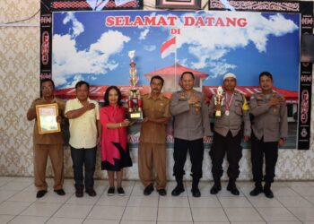 Audiensi Kapolres Dairi dengan Juara II lomba Tiga Pilar dan Juara Harapan 1 lomba Da'i Bhabinkamtibmas yang digelar di ruang lobby gedung Utama Mapolres, Senin 03-07-2023.