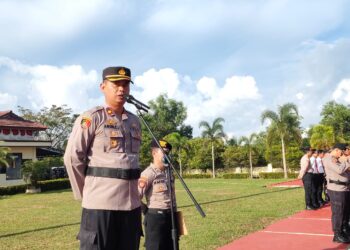 Wakapolres Bangka Barat Kompol Andri Eko Setiawan SIK memimpin langsung pelaksanaan apel pagi jam Pimpinan di Halaman Mapolres Bangka Barat, Senin (03/07/2023) Pagi.