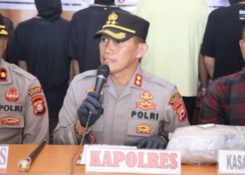 Kapolres Sidrap AKBP Erwin Syah, SIK didampingi oleh Waka Polres Kompol M. Akib, Kasat Narkoba AKP Arham Gusdiar, SIK.,MH dan Kasi Humas AKP Zakariah gelar press release di Loby Mapolres. Rabu (5/7/2023).