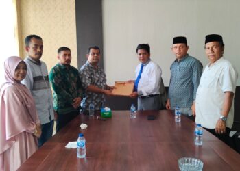 Ketua komisi 1 DPRK Nagan Raya, Hasan Mashuri,S.I.kom memberikan arahan kepada calon PAW KIP Nagan Raya, setelah di Lantik harus bijak, netralitas independen dan menjalankan tugas sebagaimana yang di atur dalam juknis PKPU