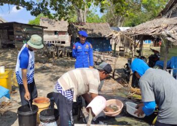Satuan Polair Polres Bangka Barat Laksanakan kegiatan patroli rutin dalam rangka menjaga kamtibmas di wilayah pesisir dan perairan tetap aman dan kondusif, Sabtu (08/07/2023).